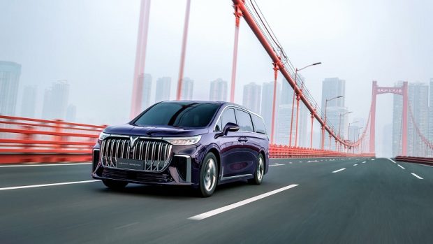 مینی ون وویا دریم هیبرید - نمای جلو