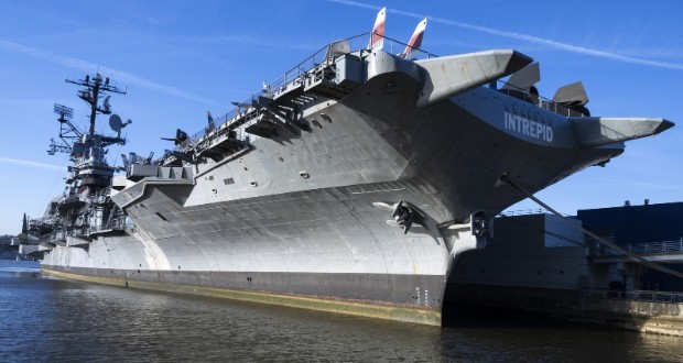 سوخت‌گیری ناو هواپیمابر