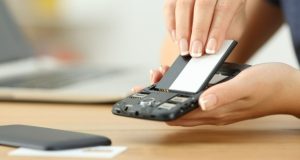 گوشی اندرویدی با باتری جداشدنی