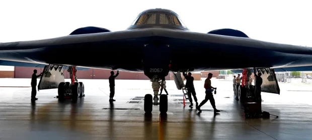 خوابیدن خلبانان بمبافکن B-2