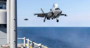 فرود جنگنده F-35B روی USS Kearsarge