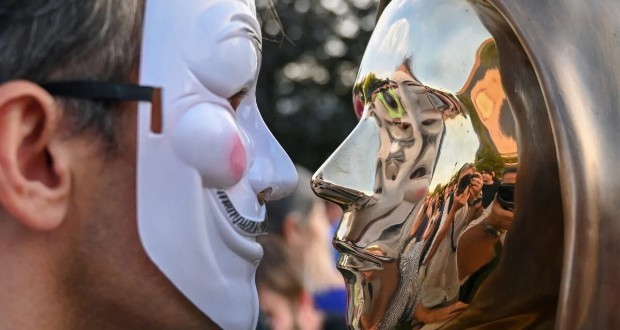 ساتوشی ناکاموتو