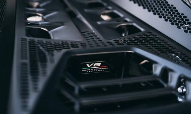 نمای پیشرانه لامبورگینی تمراریو