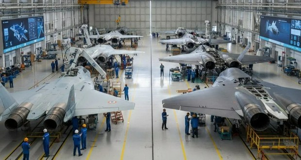 جنگنده Su-57 و پهپاد S-70