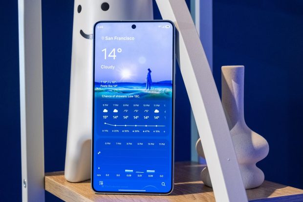 مقایسه گلکسی اس ۲۶ و آیفون ۱۷