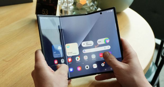 خرابی نمایشگر گلکسی زد تری فولد سامسونگ