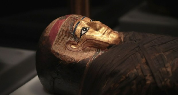 بو کشیدن مومیایی‌ها