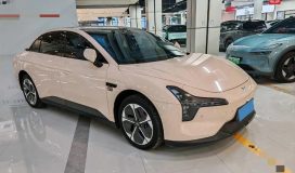 ایکس پنگ MONA M03 - نمای جلو