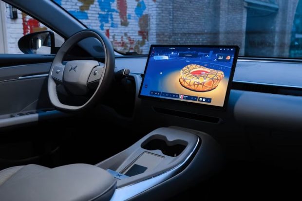 ایکس پنگ MONA M03 - نمایشگر مرکزی