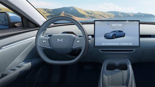 ایکس پنگ MONA M03 - فرمان