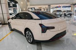 ایکس پنگ MONA M03 - نمای عقب