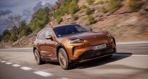 تجربه رانندگی با پورشه کاین برقی 2026