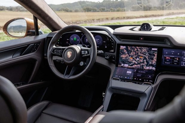 تجربه رانندگی با پورشه کاین برقی 2026