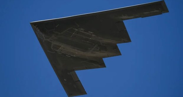 بمب‌افکن بی 2