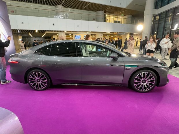 سدان لوکس GAC هایپتک A800