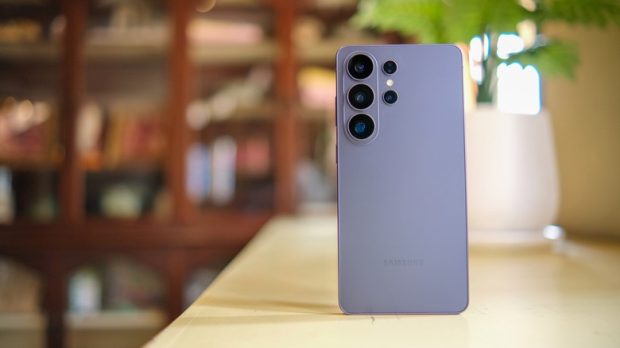 گوشی اندرویدی با عمر باتری بیشتر از آیفون