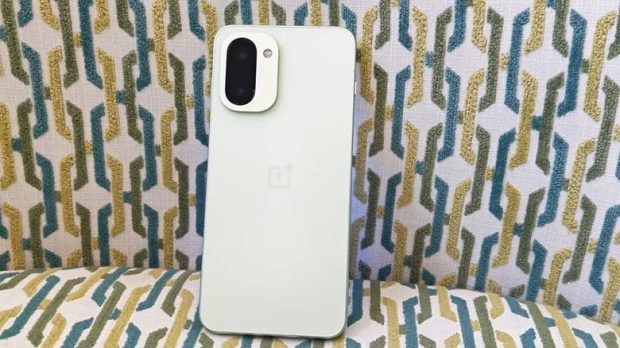 گوشی اندرویدی با عمر باتری بیشتر از آیفون