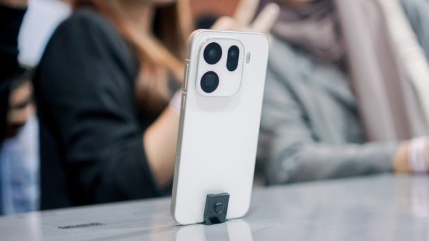 گوشی اندرویدی با عمر باتری بیشتر از آیفون