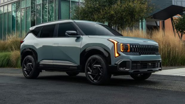 کیا سلتوس 2027 اسلاگ پیشنهادی (Slug): kia-seltos-2027-debut-specs-hybrid-awd توضیحات متا (Meta Description): کیا سلتوس 2027 جدید با قدرت ۱۹۰ اسب بخار، پیشرانه هیبریدی و سیستم AWD در نیویورک رونمایی شد. ابعاد بزرگتر، فضای داخلی وسیع و امکانات رفاهی کامل را تجربه کنید. تیتر نهایی: معرفی کیا سلتوس 2027 با قدرت 190 اسب بخار، پیشرانه هیبریدی و سیستم AWD