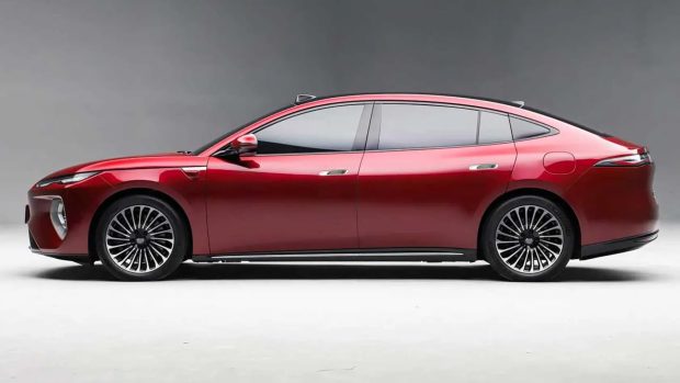 نمای جانبی بی‌ وای‌ دی سیل 08