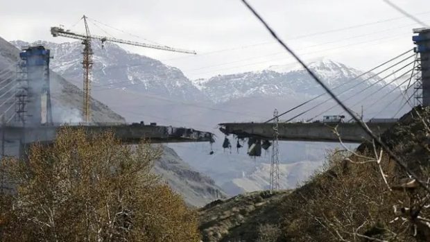 بمباران زیرساخت‌های غیرنظامی جنایت جنگی است