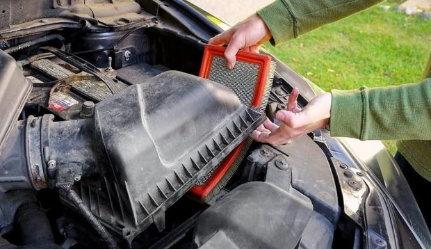 تعویض فیلتر هوا خودرو