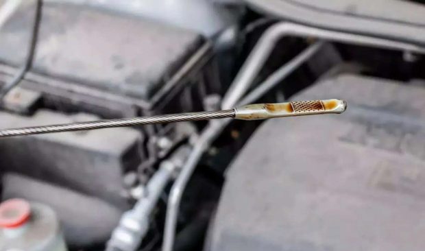 تیره شدن روغن موتور