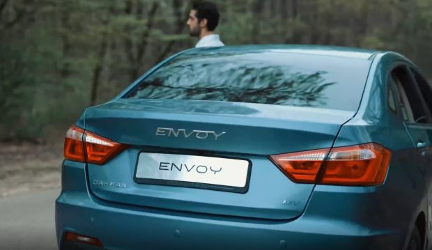 نمای عقب سدان هیبریدی اینوی