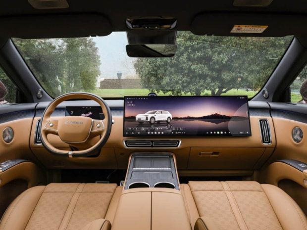 کابین و داخل شاسی‌بلند لوکس چری اکسید EX7