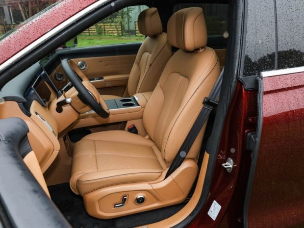 کابین و داخل شاسی‌بلند لوکس چری اکسید EX7