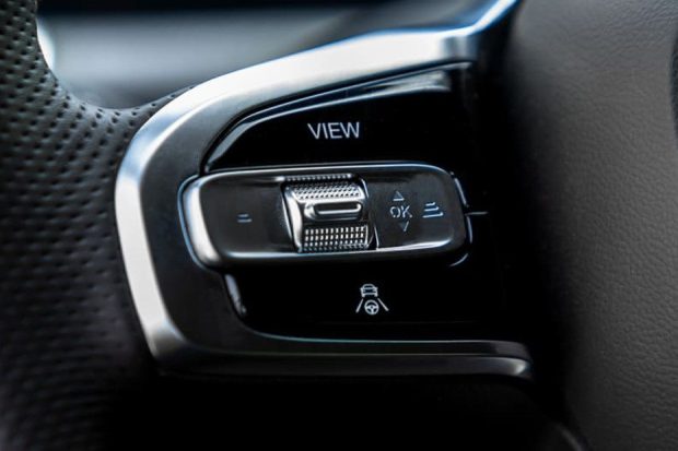 جی ای سی GS8 GL - دکمه‌های کنترلی فرمان