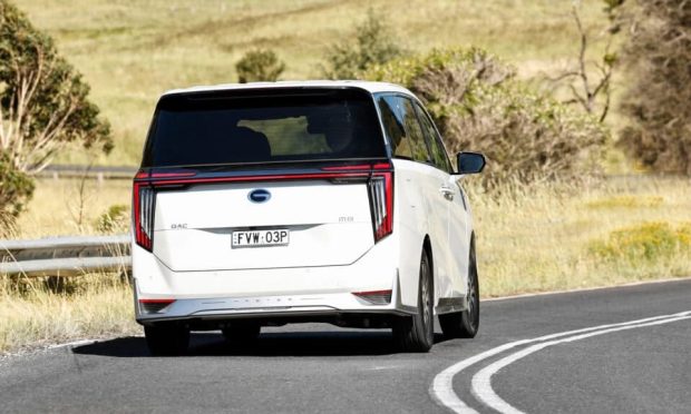 جی ای سی M8 - نمای پشت