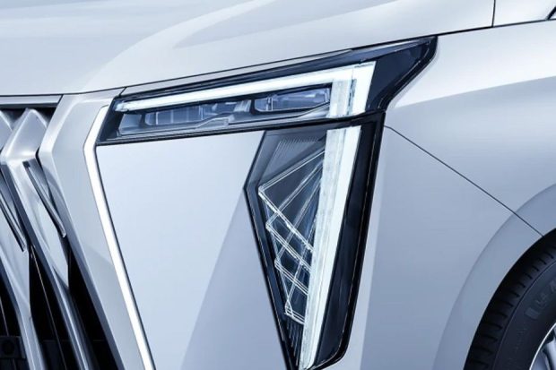 جی ای سی M8 - چراغ‌های جلو