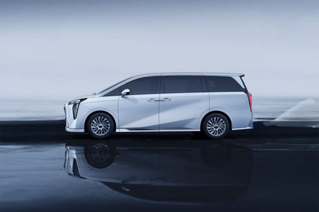 جی ای سی M8 - نمای جانبی