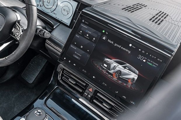 جی ای سی M8 - نمایشگر