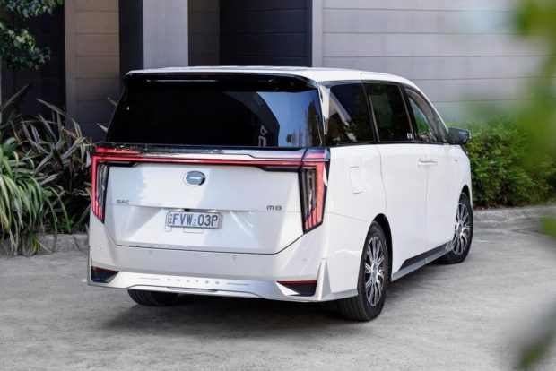 جی ای سی M8 - نمای عقب