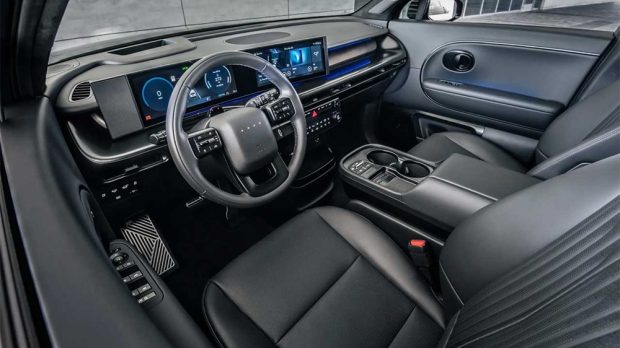 نمای داشبورد هیوندای آیونیک ۹ بلک اینک