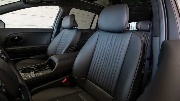 نمای کابین هیوندای آیونیک ۹ بلک اینک