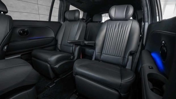 نمای کابین هیوندای آیونیک ۹ بلک اینک