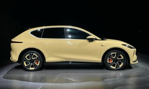 نمای جانبی کراس اوور IM LS7