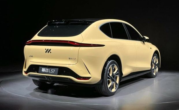 نمای عقب کراس اوور IM LS7