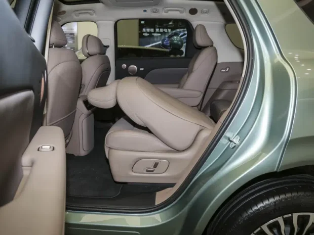 کابین شاسی‌بلند لوکس LS8