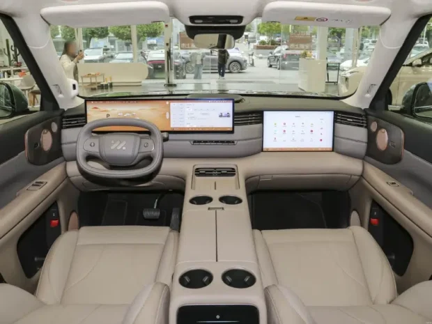 کابین شاسی‌بلند لوکس LS8