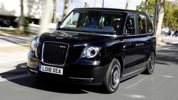 لوگوی آستون‌مارتین