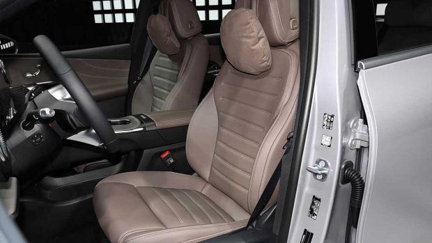 نمای کابین مرسدس بنز GLC L برقی