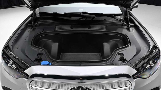 نمای کابین مرسدس بنز GLC L برقی