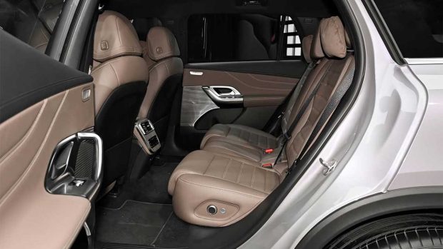 نمای کابین مرسدس بنز GLC L برقی