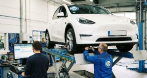 به‌روزرسانی خودروهای تسلا