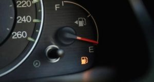 چراغ بنزین خودرو