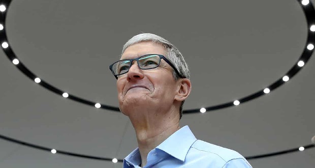 تیم کوک از سمت خود کناره گیری کرد